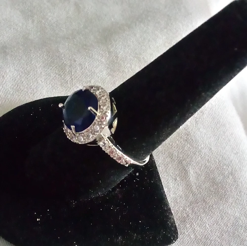 Petite 2ct sapphire cocktail ring Size 8 - Picture 4 of 6